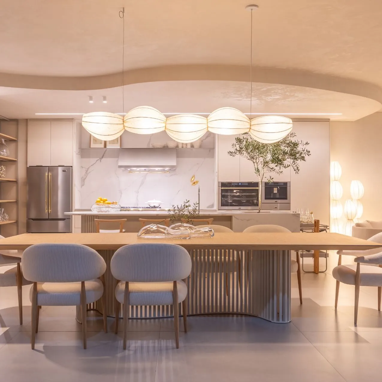 Cozinha de alto padrão equipada com eletrodomésticos Cevimar